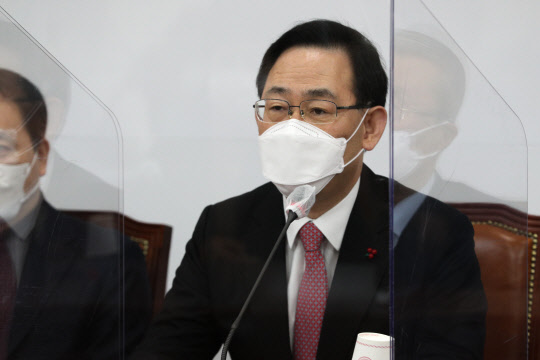 주호영 국민의힘 원내대표가 15일 서울 여의도 국회에서 열린 비상대책위원회의에서 발언하고 있다. 연합뉴스.